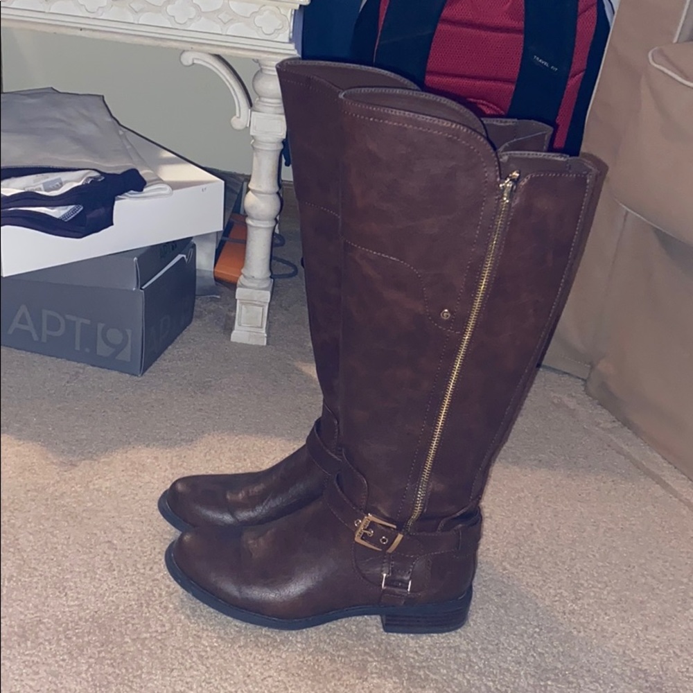 Size 8.5 guess riding boots